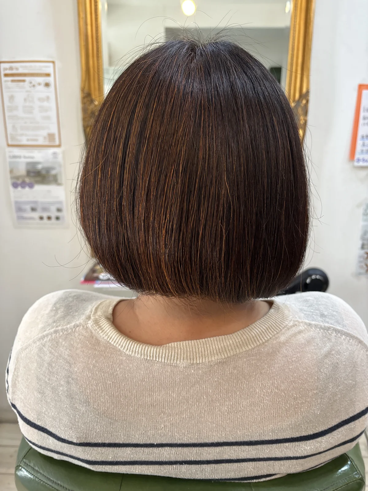 自然な色艶が感じられるボブヘアの施術後